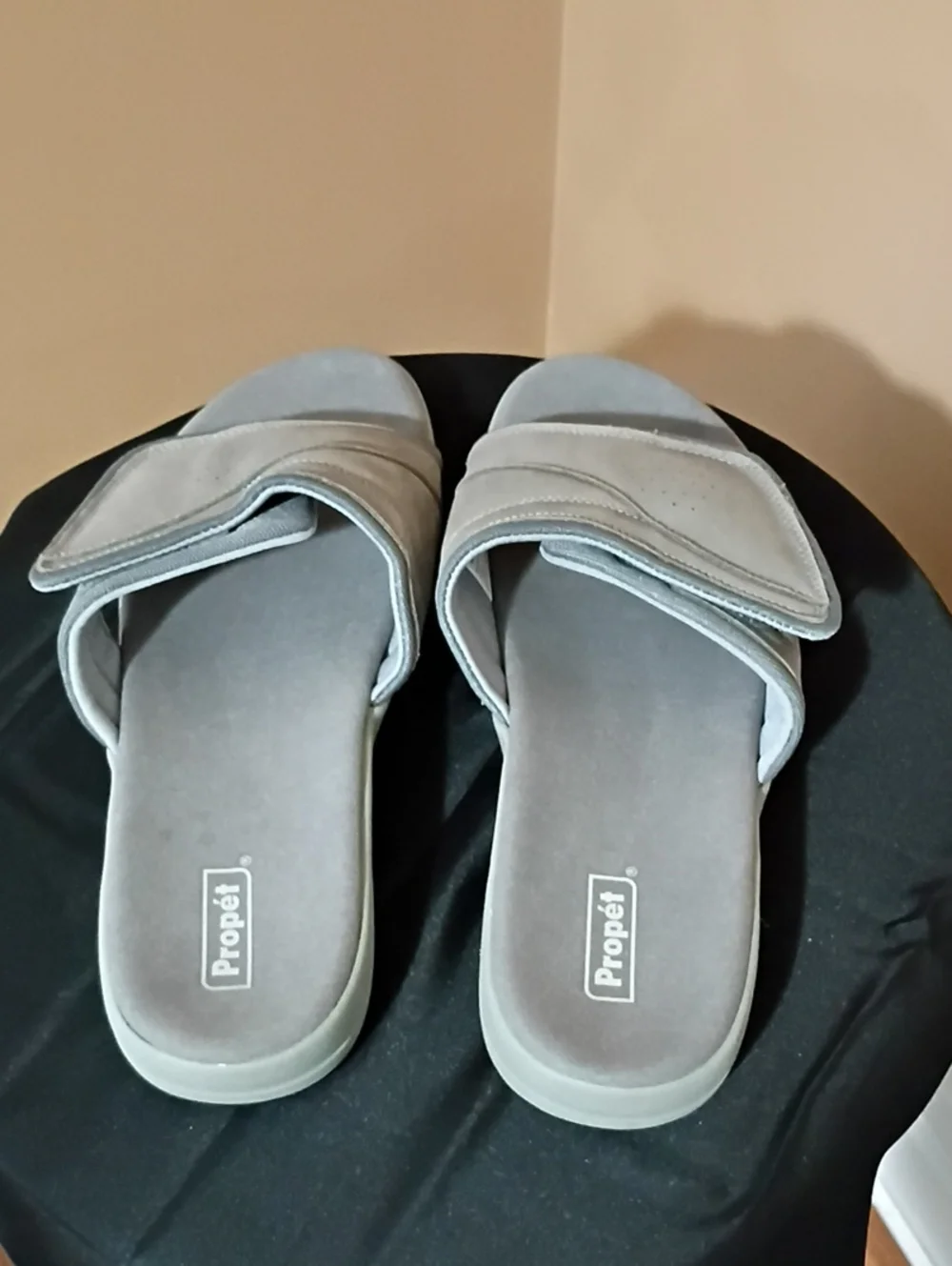 Propet Men's Size 12 Adjustable Slide Sandal in Light Gray